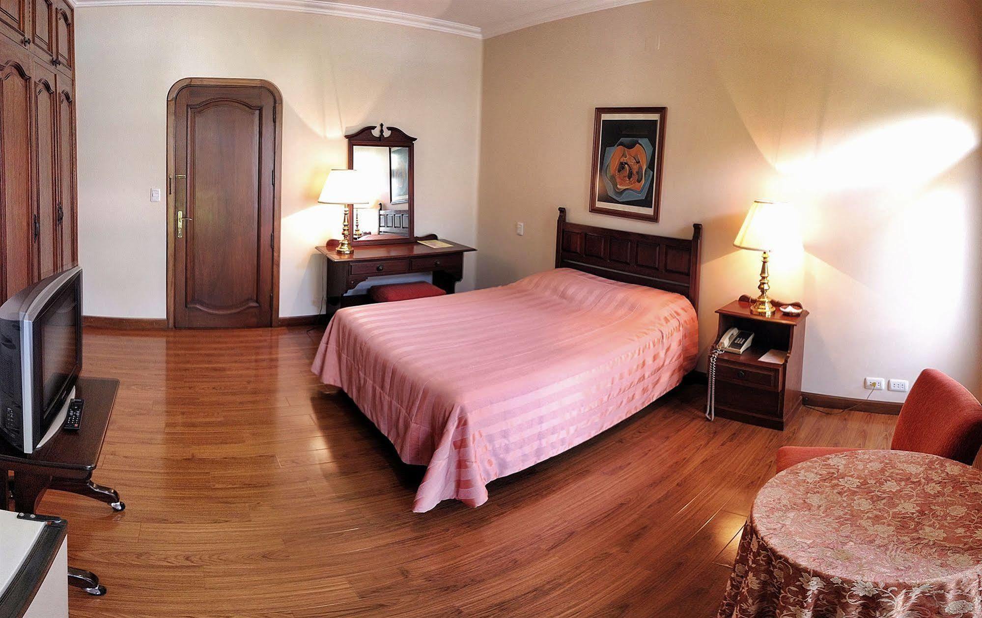 Hotel Aranjuez Cochabamba Esterno foto